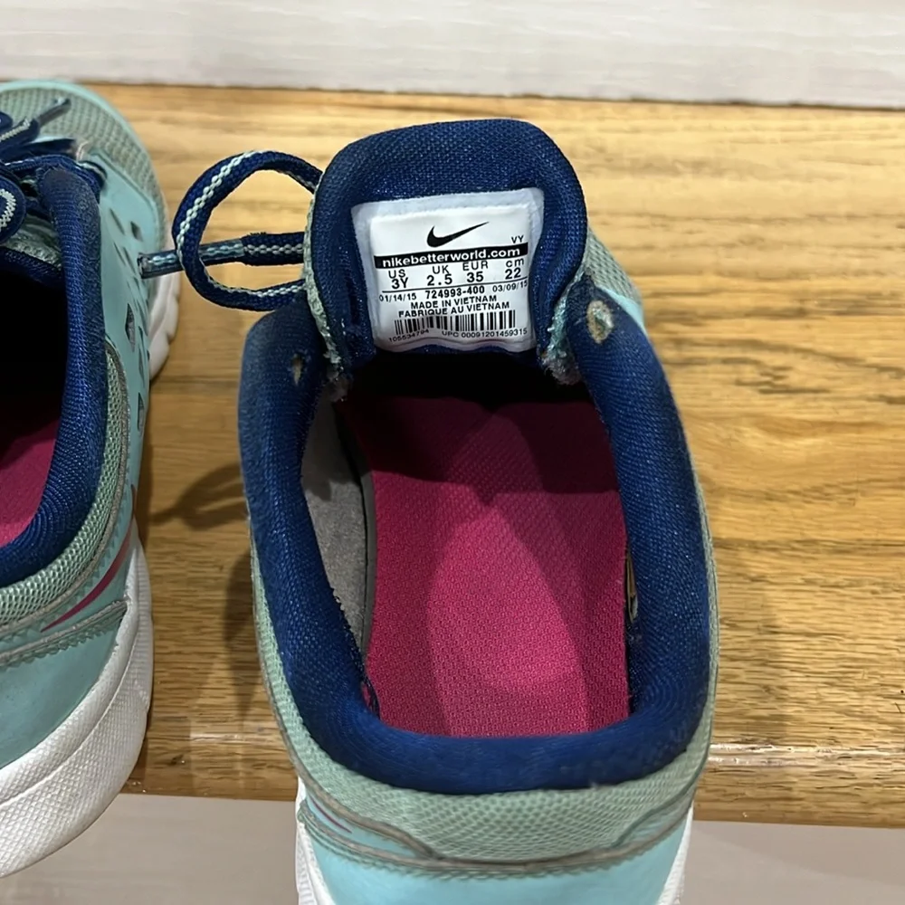 Nike Flex kid’s Running sneakers-size 3Y